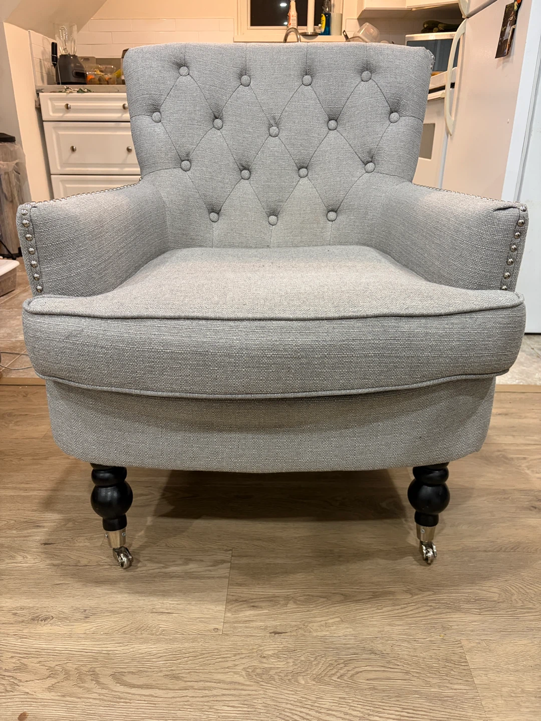 Grey tufted accent chair with casters - photo 2