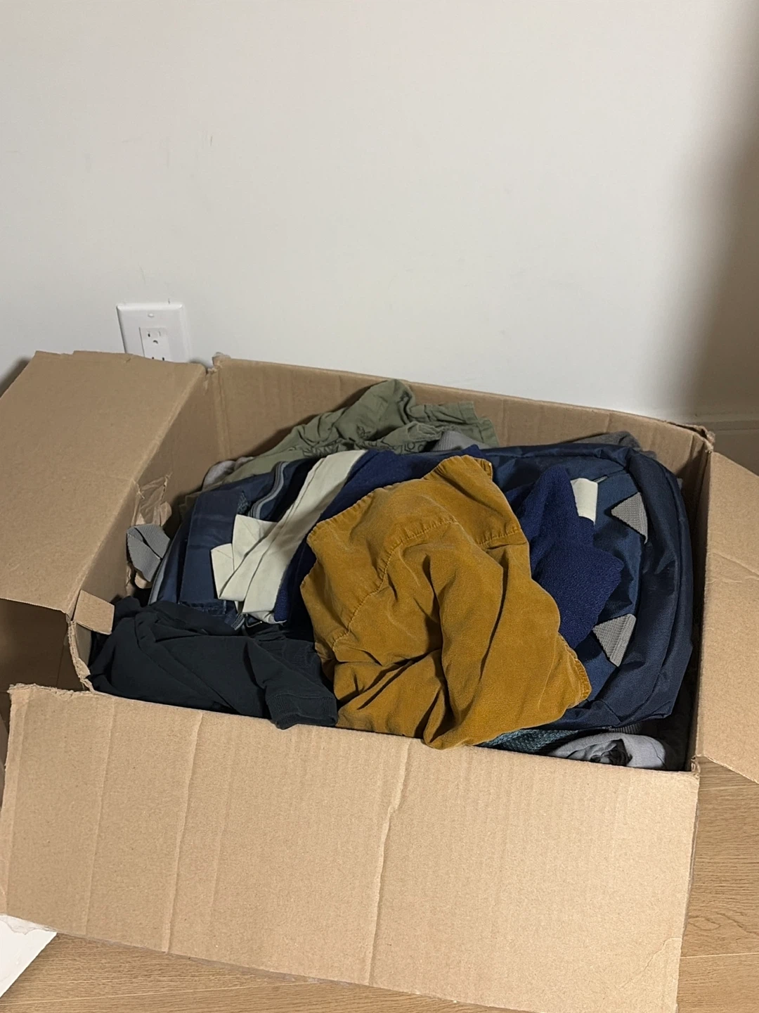 Assorted clothing bundle
