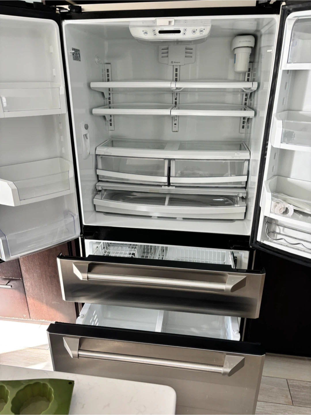 GE Monogram Refrigerator FOR PARTS - photo 4