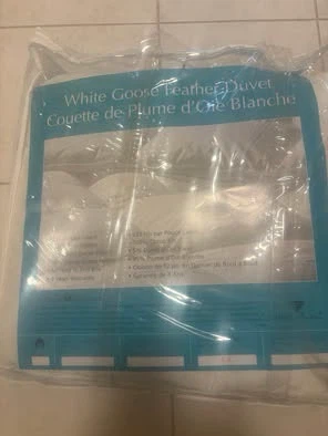 Queen White goose feather duvet (New)