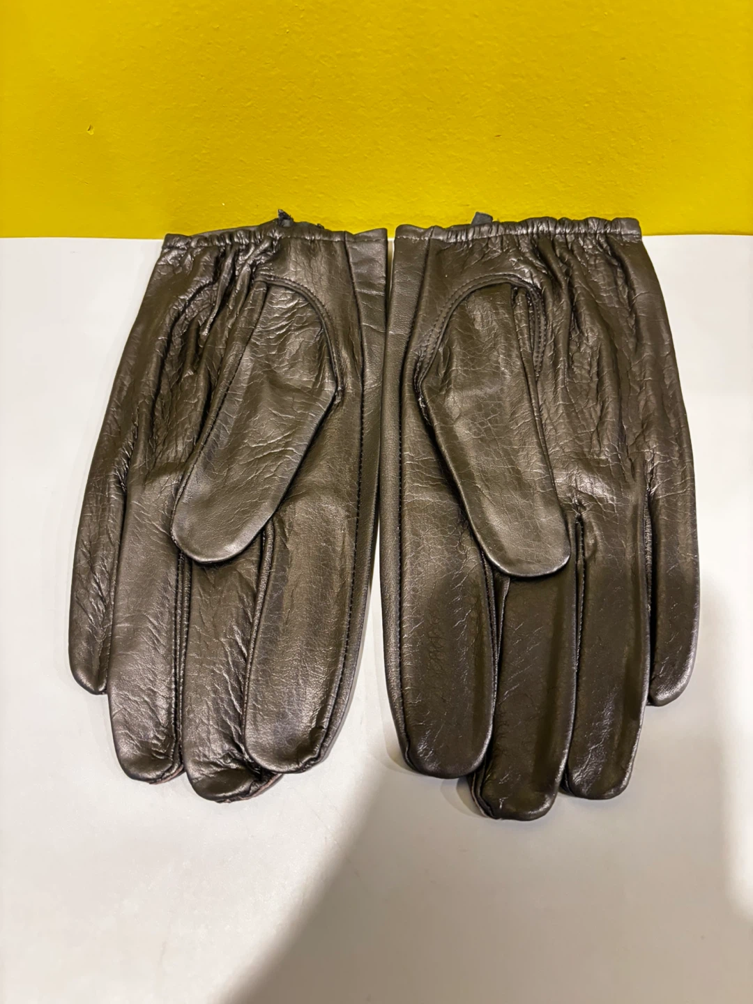 Black faux leather gloves with gold-tone zippers - photo 2