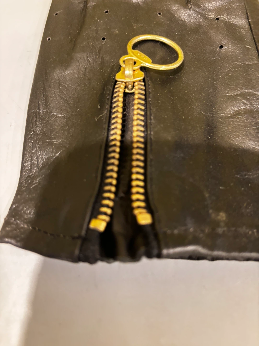 Black faux leather gloves with gold-tone zippers - photo 4