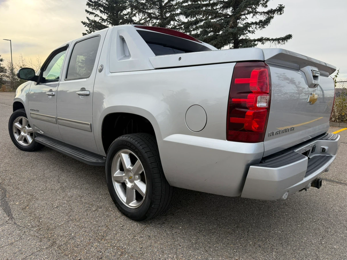 2013 Chevrolet Avalanche LT *96k* - photo 3