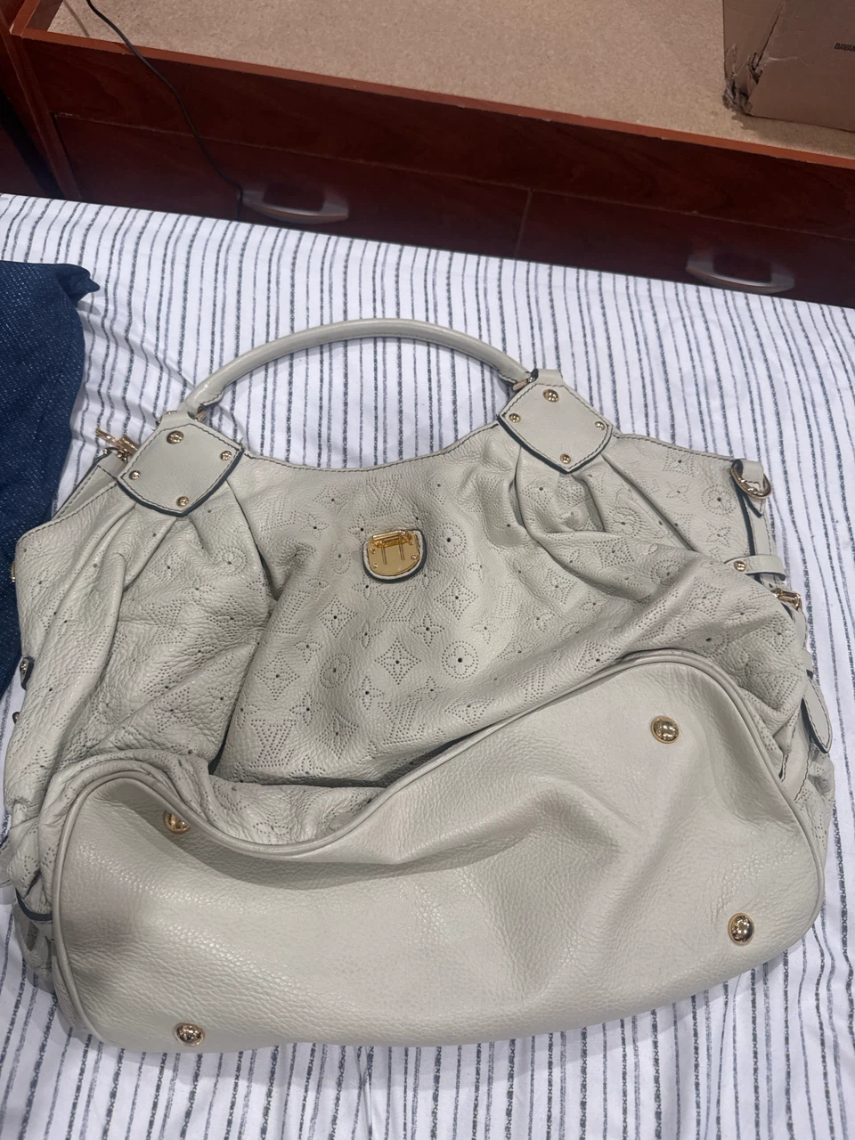 Louis Vuitton Mahina L Bag - photo 2