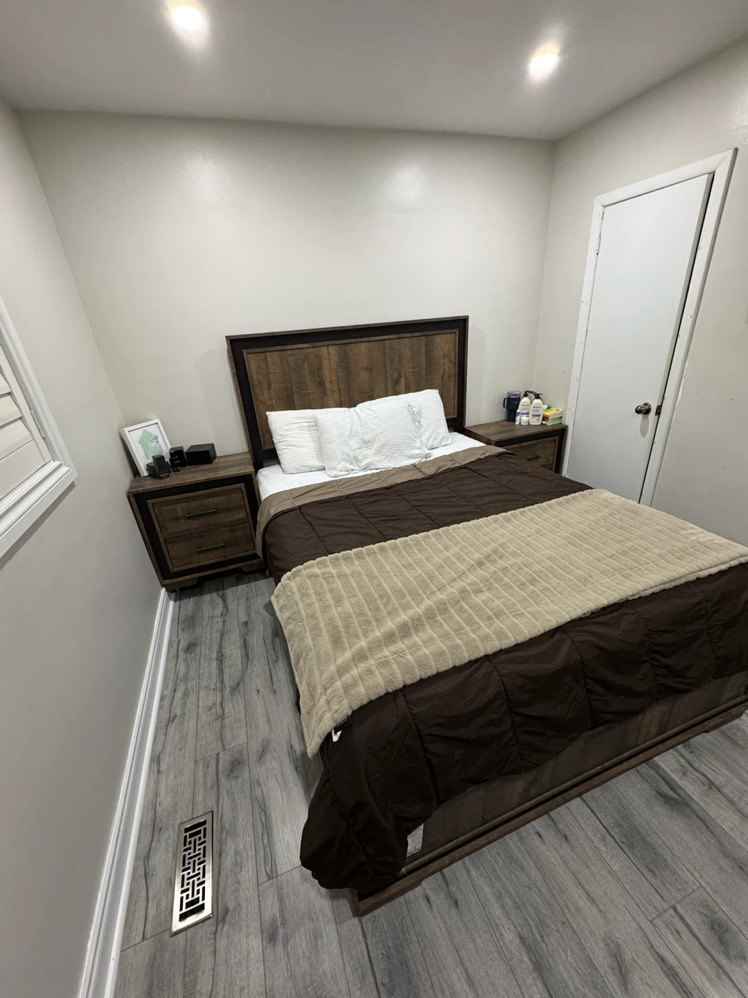 Rustic Wood Bed Frame and Two Nightstands - photo 3