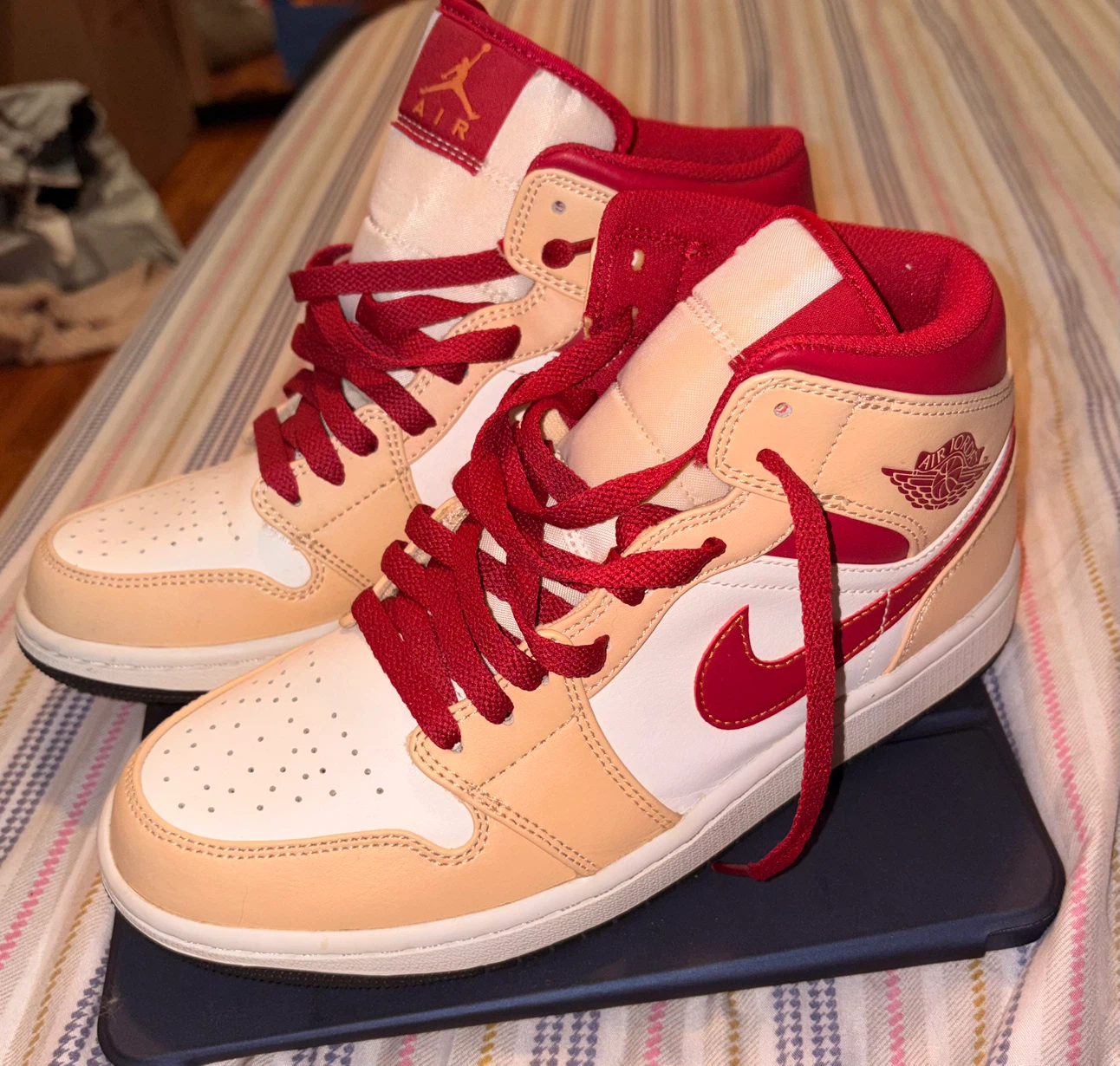 Nike Air Jordan 1 Mid - photo 2