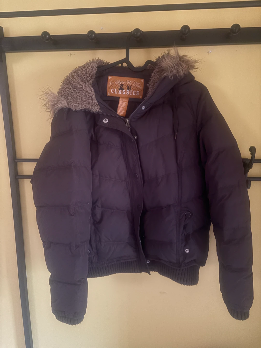 Winter coat (Like New) (Large) Free)