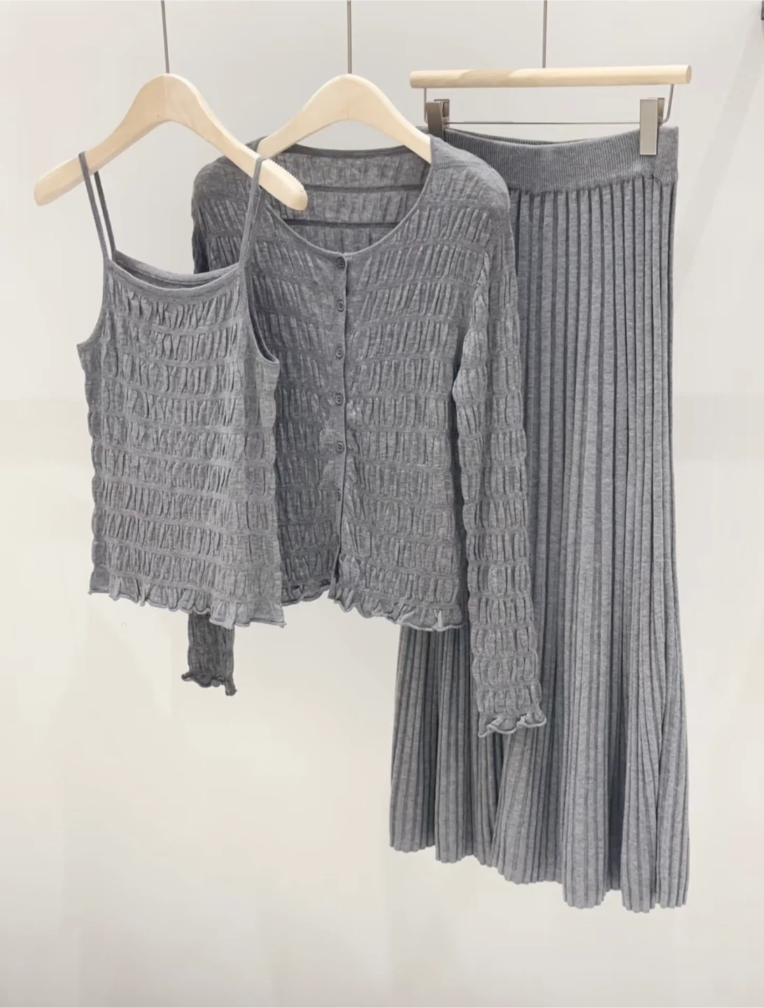 New: designer’s smocked blue top - photo 2
