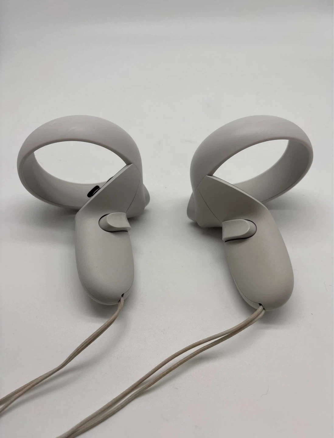 Meta Quest 2 VR Headset with Controllers - photo 3