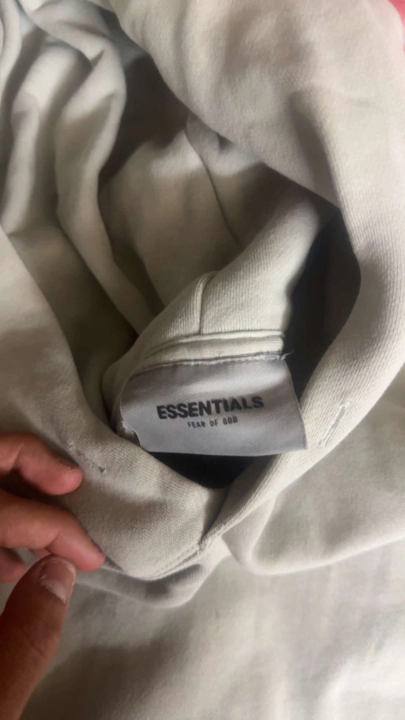ESSENTIALS - photo 4