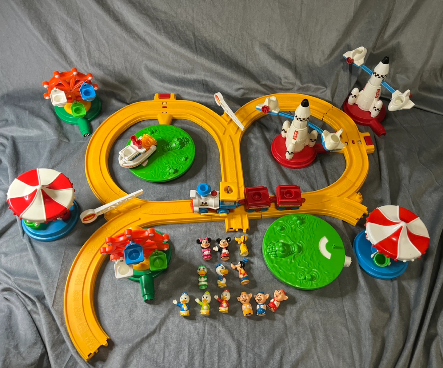 Incomplete 1986 DisneyLand Playmates Playset with working train