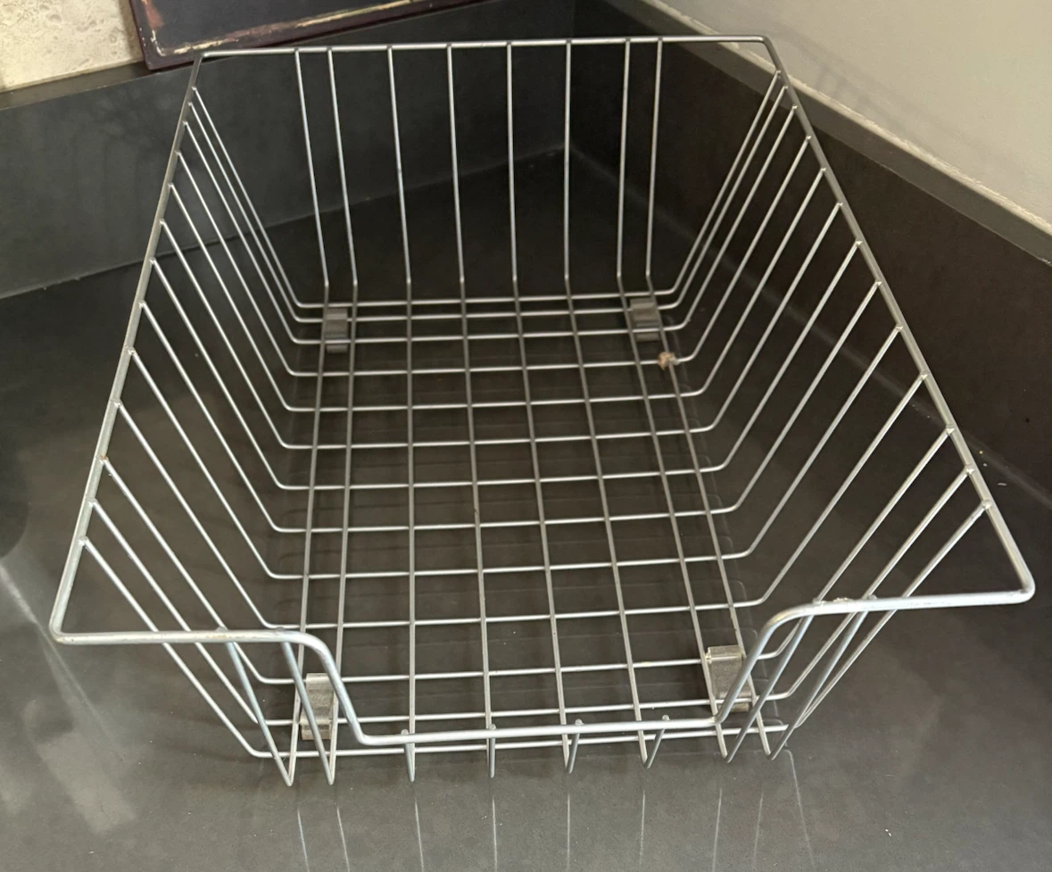 2 Wire mesh basket / trays
