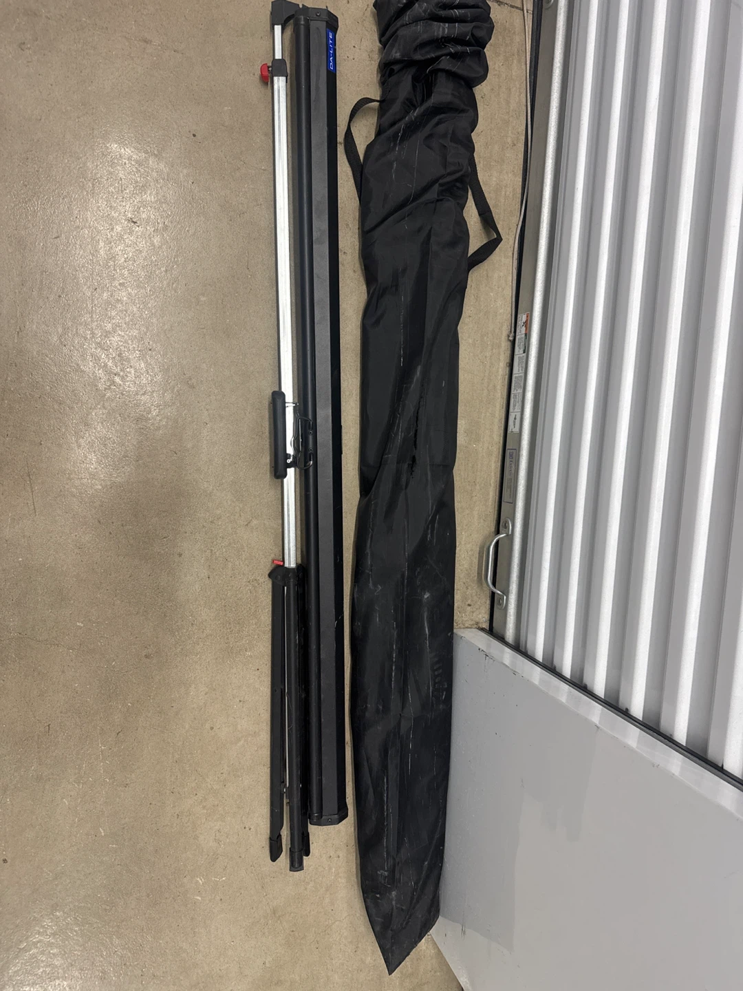 Optoma Projector and Da-Lite Tripod Screen Set - photo 4