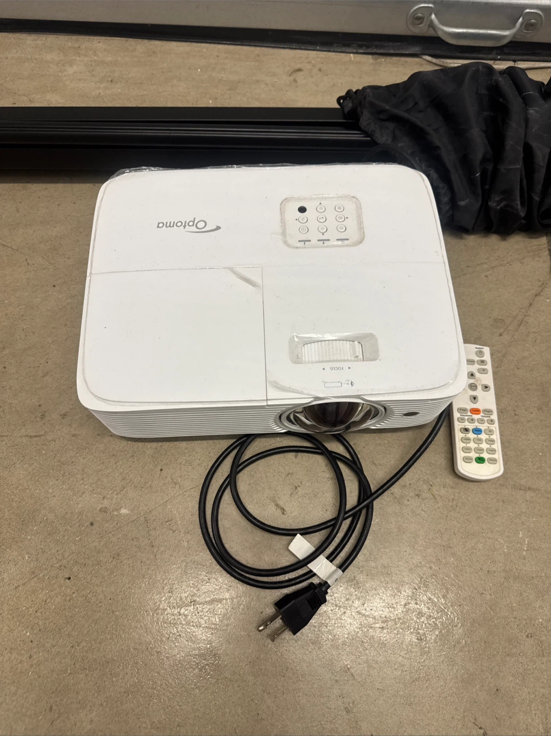 Optoma Projector and Da-Lite Tripod Screen Set - photo 5