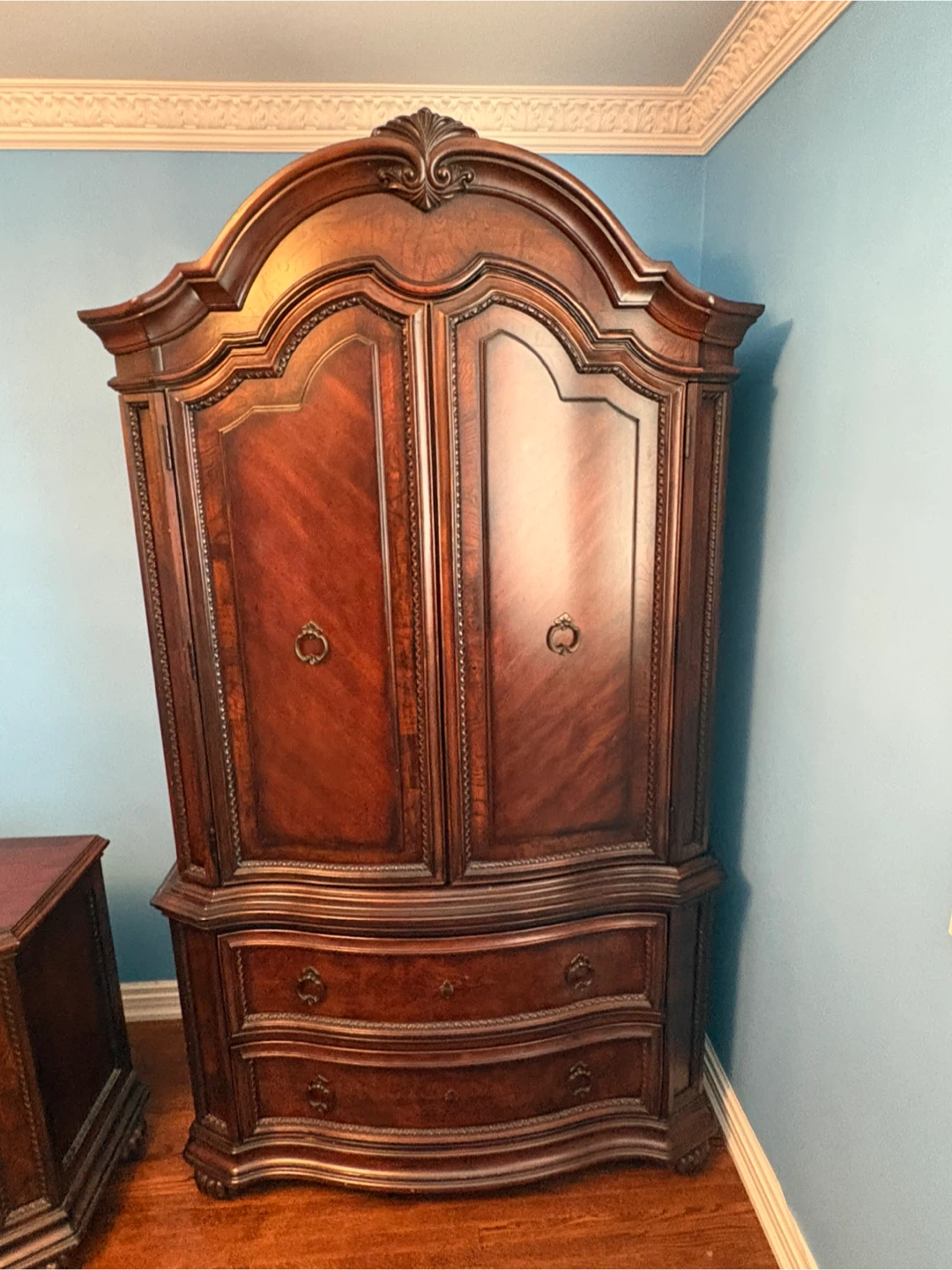 Free delivery Traditional Dark Wood Armoire - photo 2