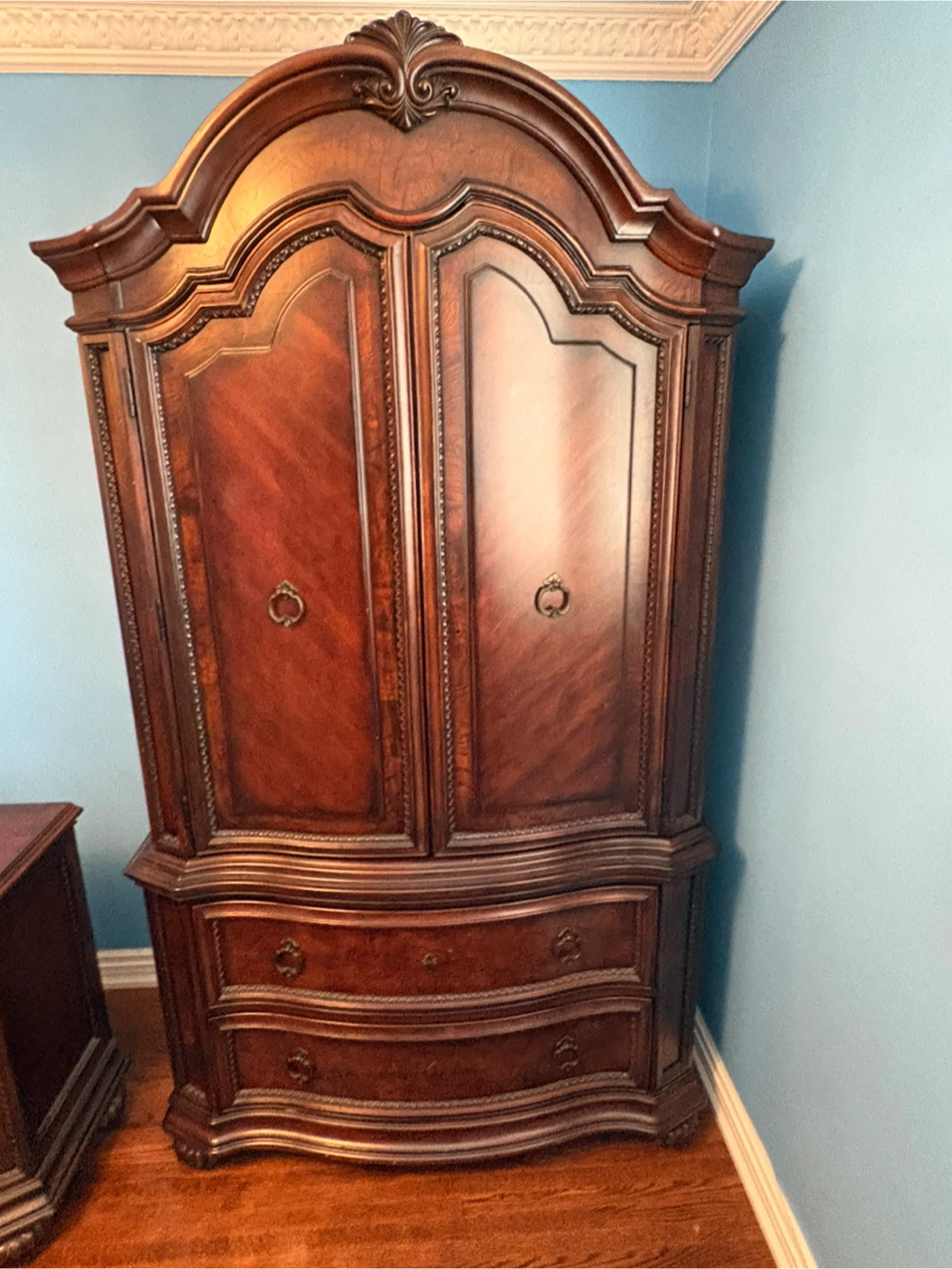Free delivery Traditional Dark Wood Armoire - photo 4