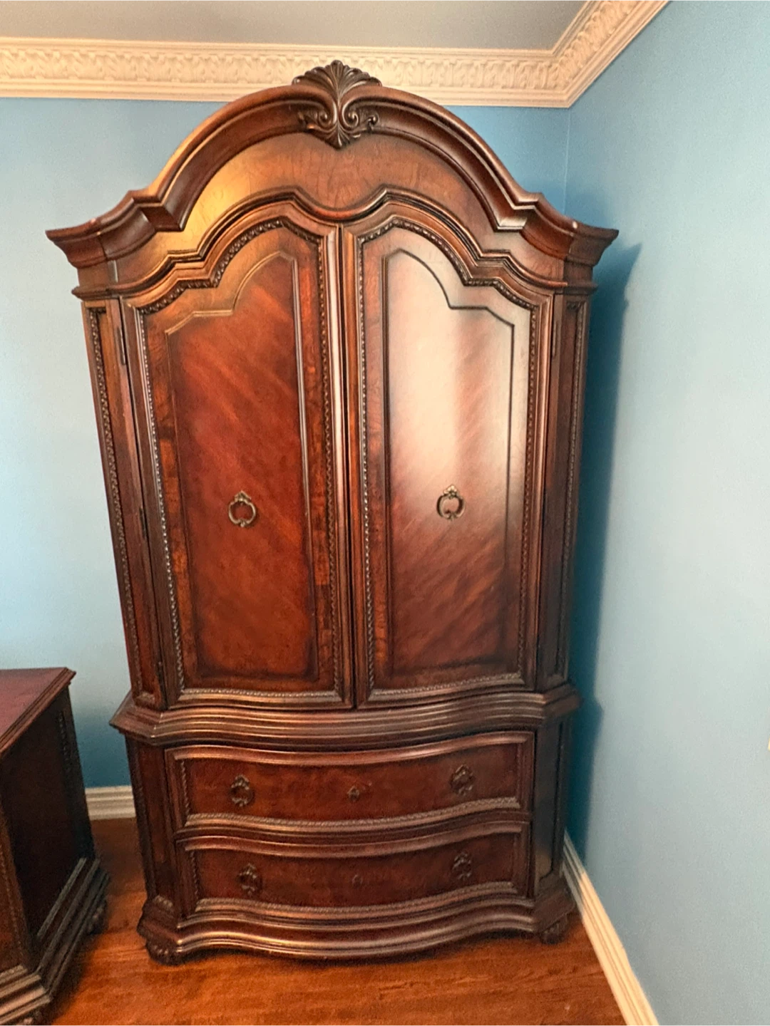 Free delivery Traditional Dark Wood Armoire - photo 5