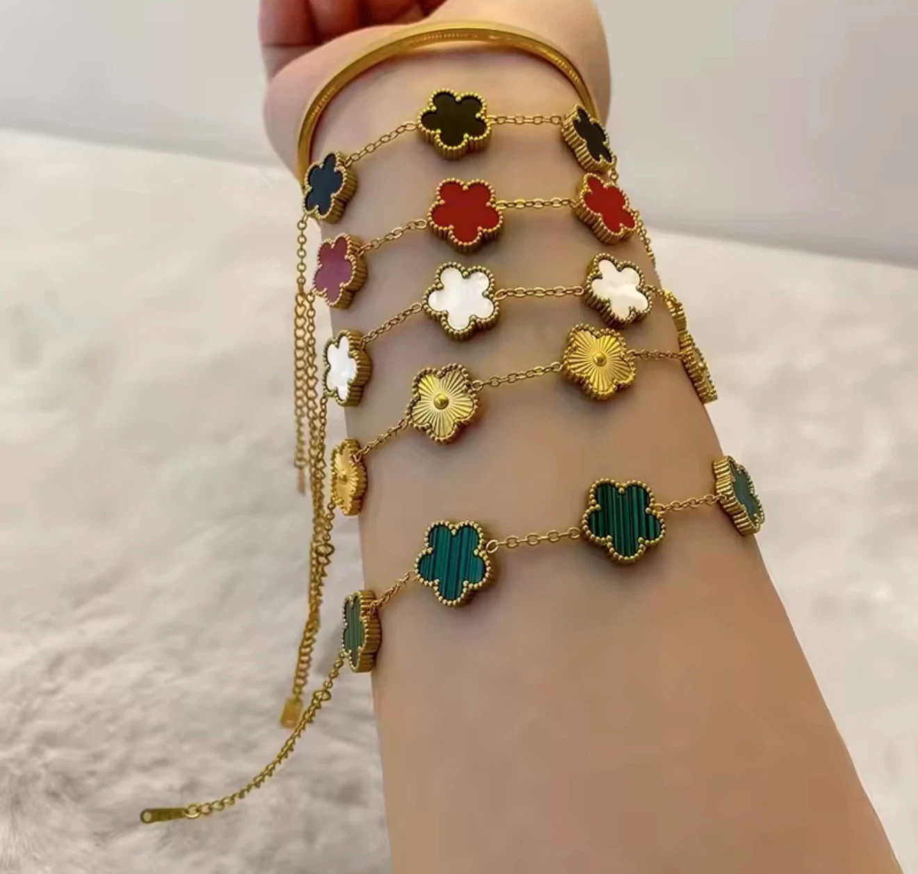 Clover Flower Design Bracelet Set