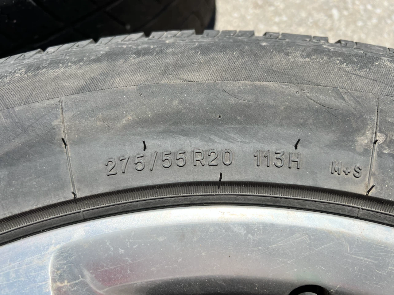Set of 4 275/55R20 Tires with Chevrolet Rims - photo 5