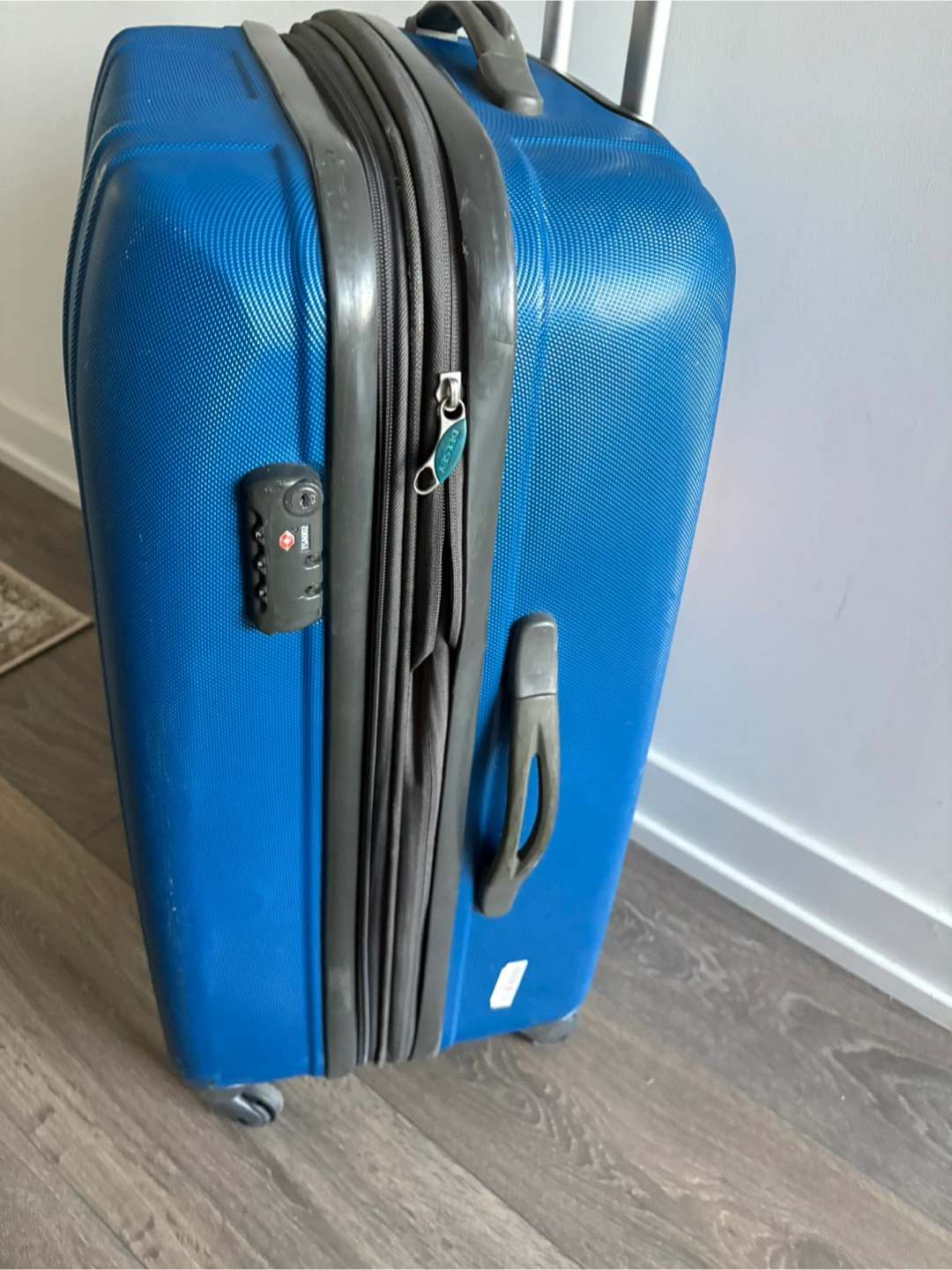 Delsey Blue Hard-Shell Suitcase - photo 3