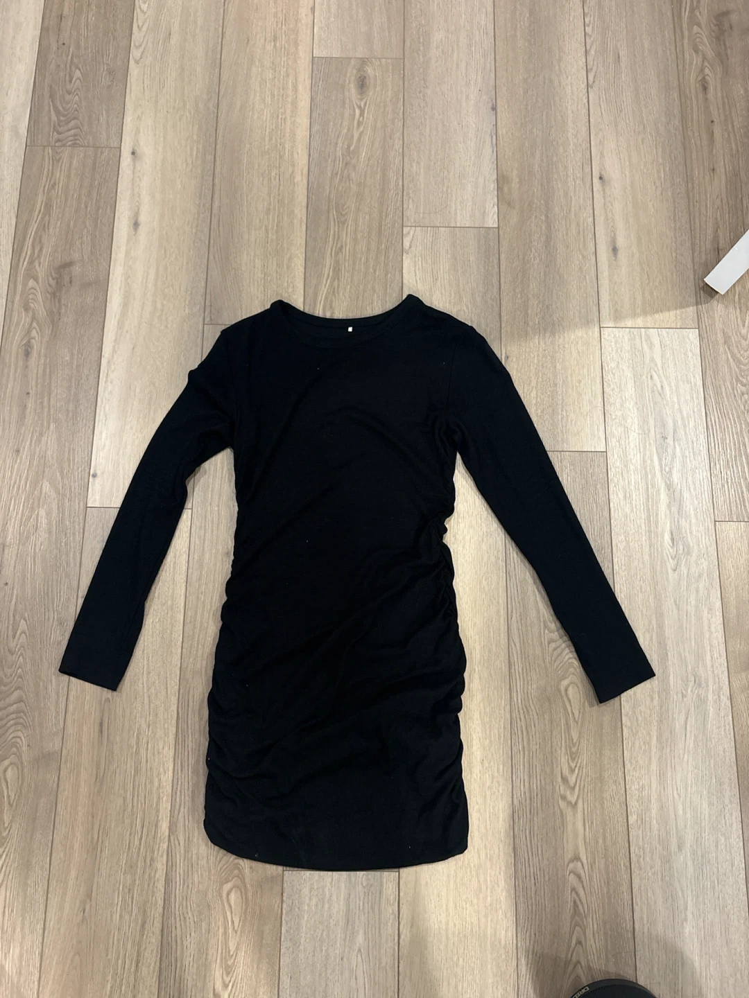 Black long-sleeve ruched dress