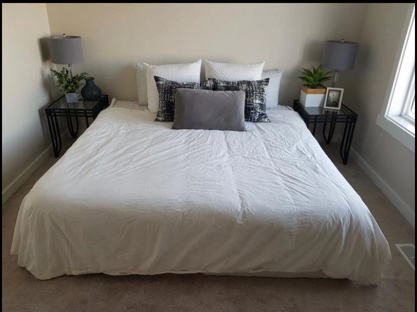 Extra Firm king mattress & boxes. Delivery $$