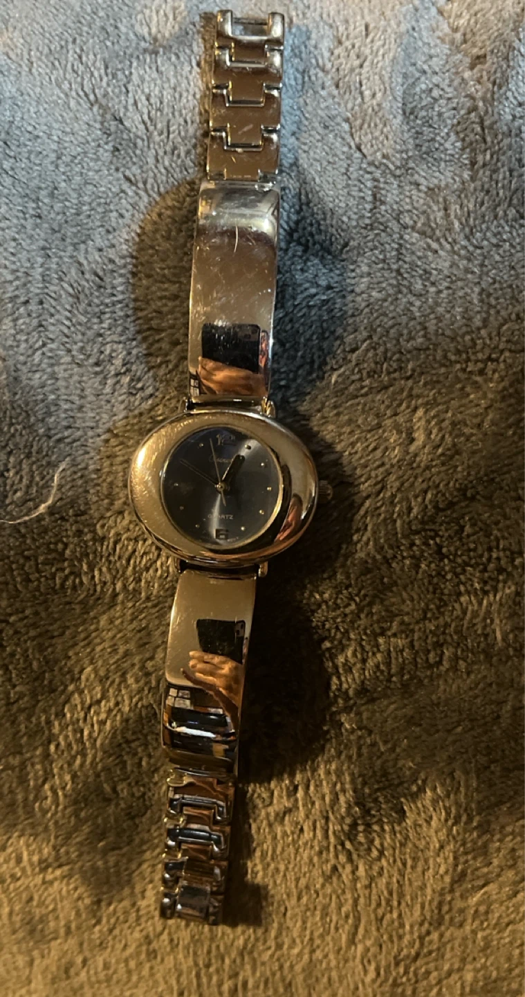 Silver-tone Quartz Wristwatch
