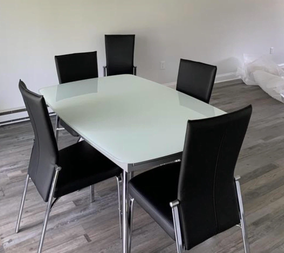 Raymour & Flanigan Paloma Glass Dining Table and Chairs