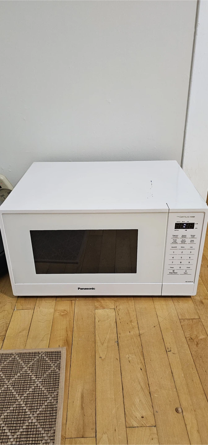 Panasonic The Genius 1100W Microwave
