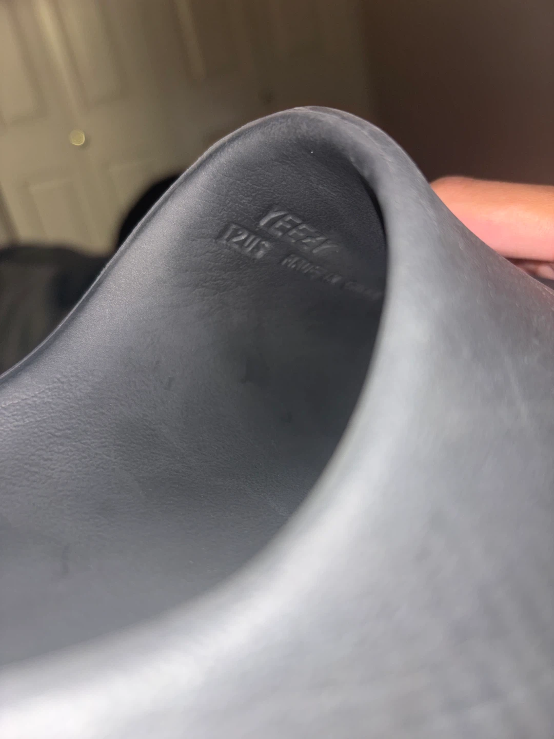 Yeezy Slides Black - photo 4