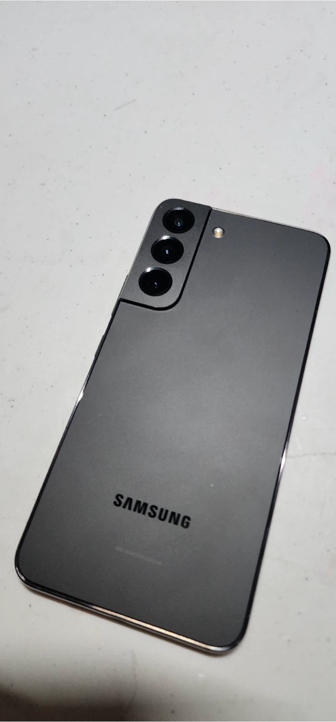 Samsung Galaxy S22 - photo 3