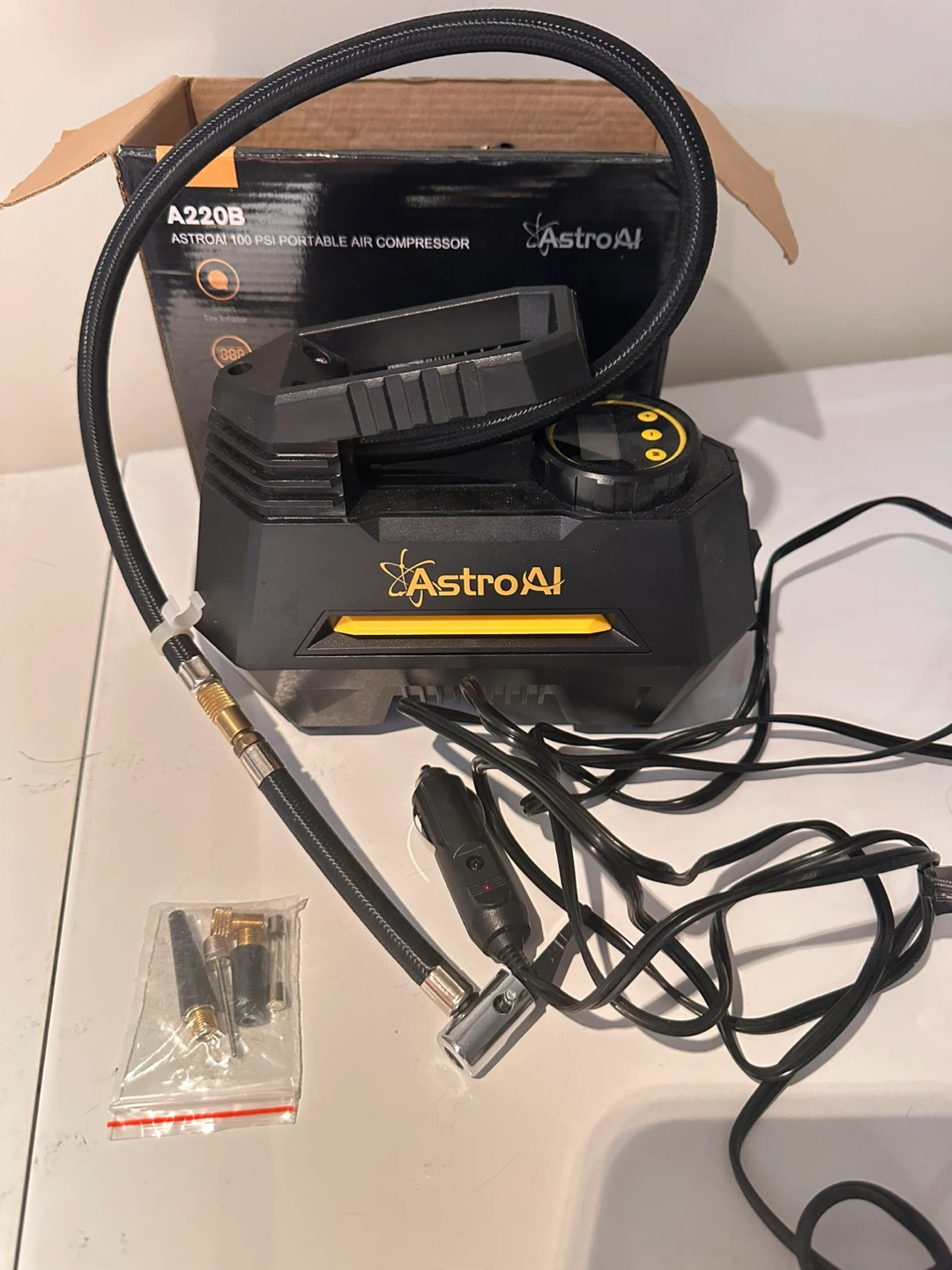 AstroAI A220B 100 PSI Portable Air Compressor