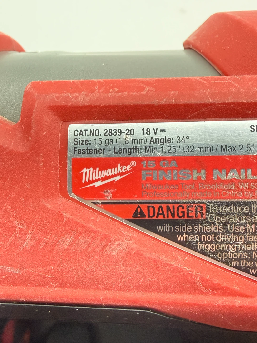 Milwaukee M18 FUEL Brushless GenII 15-Gauge Angled Finish Nailer - photo 3