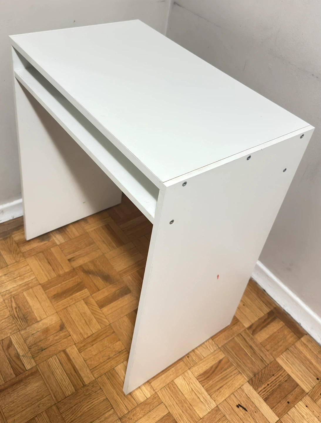 White Desk / Computer Table – Move-Out Sale - photo 2