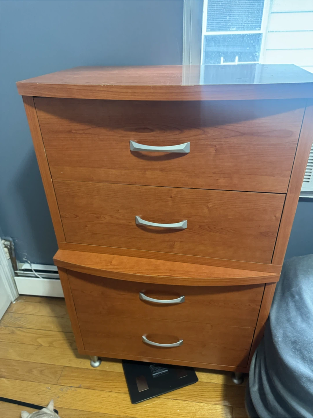 Wood Dresser with 4 Drawers