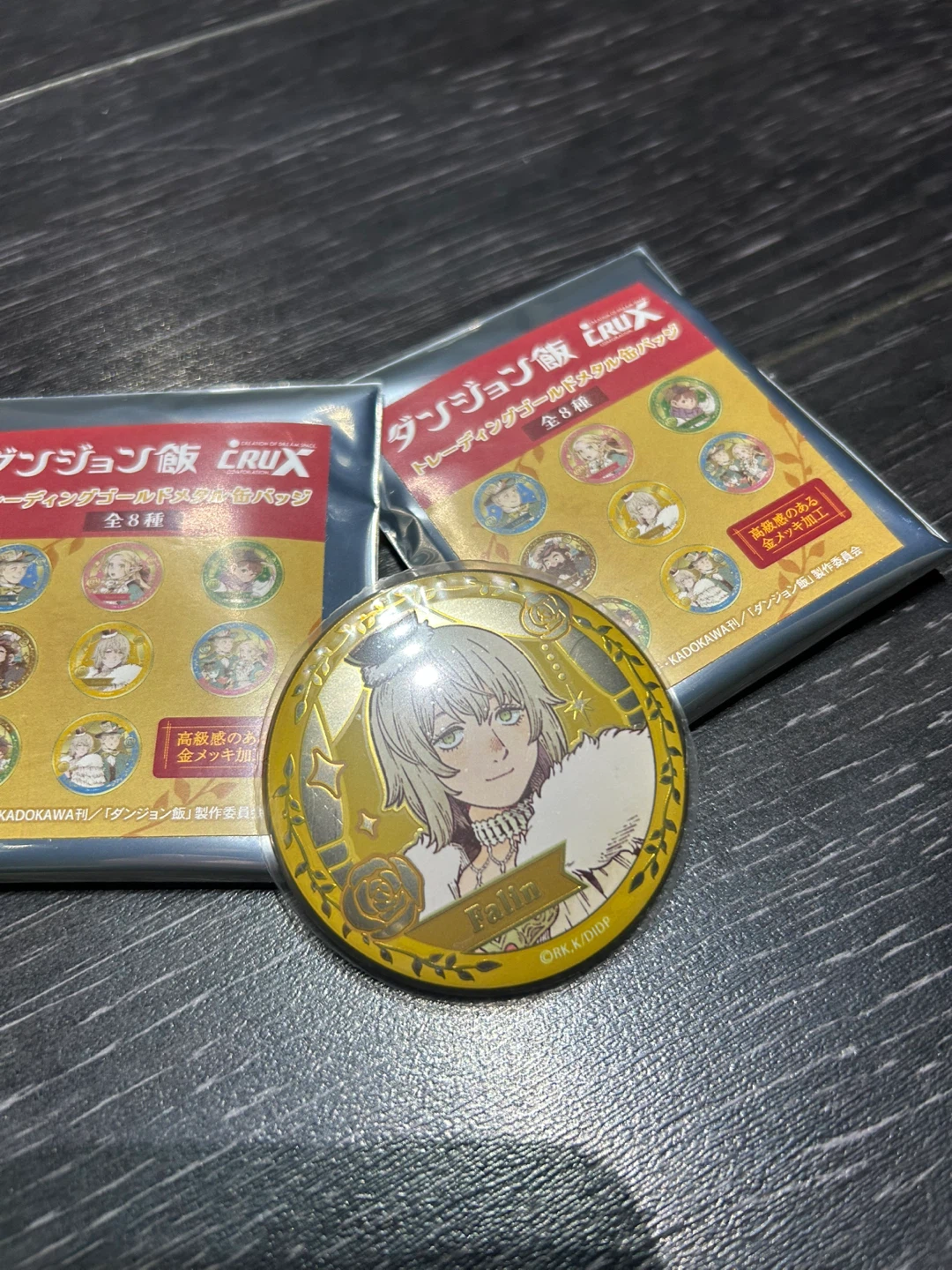 Falin Dungeon Meshi Fairy Tale Gold Badge - photo 2