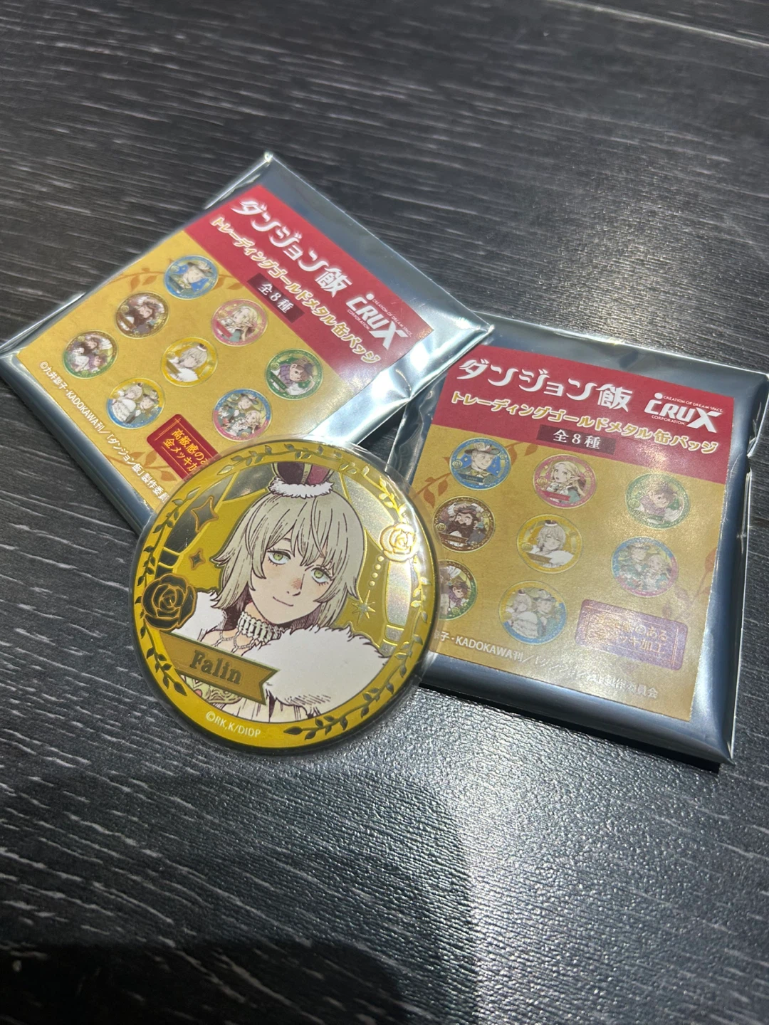 Falin Dungeon Meshi Fairy Tale Gold Badge - photo 3