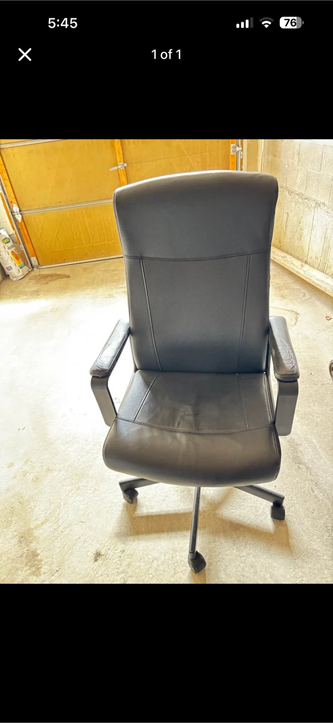 Black office chair