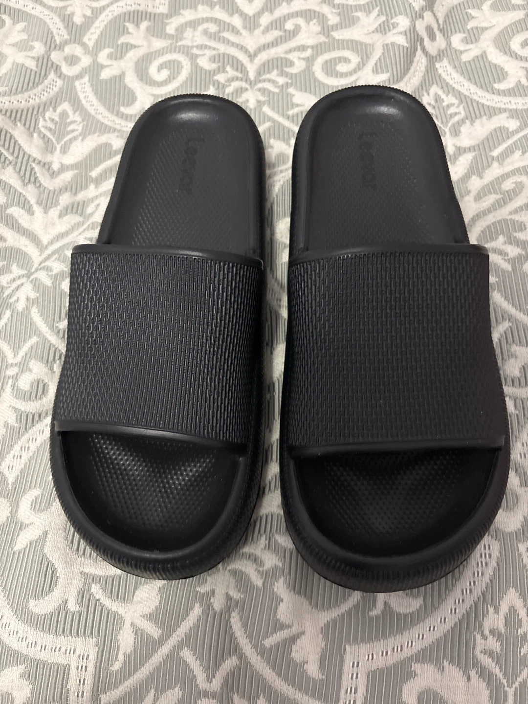 Leevar Black Unisex Slides