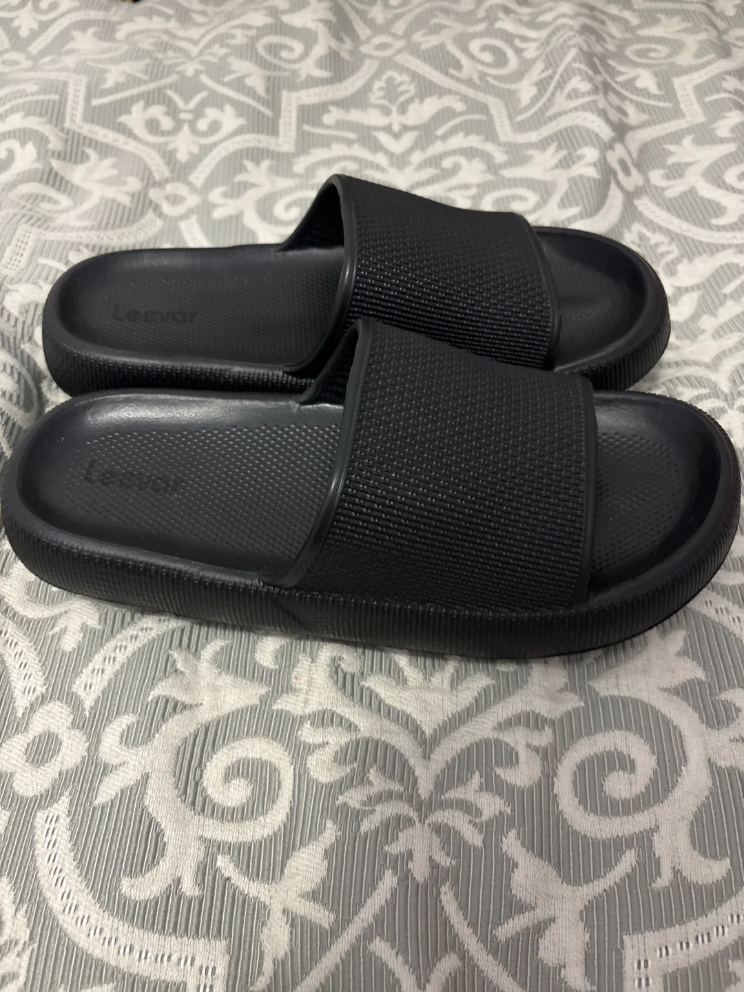 Leevar Black Unisex Slides - photo 2