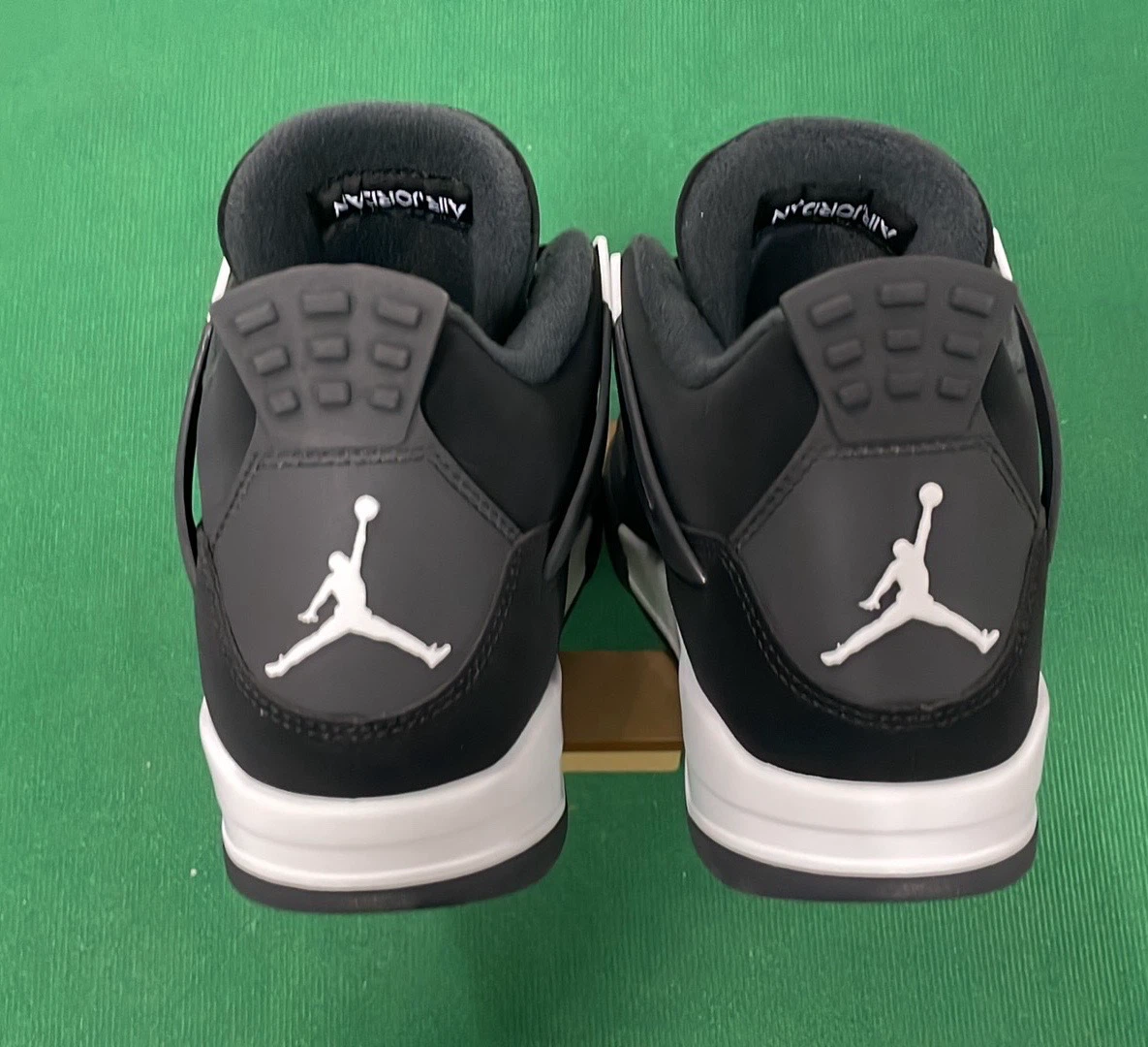 Air Jordan 4 Retro Black White - photo 3