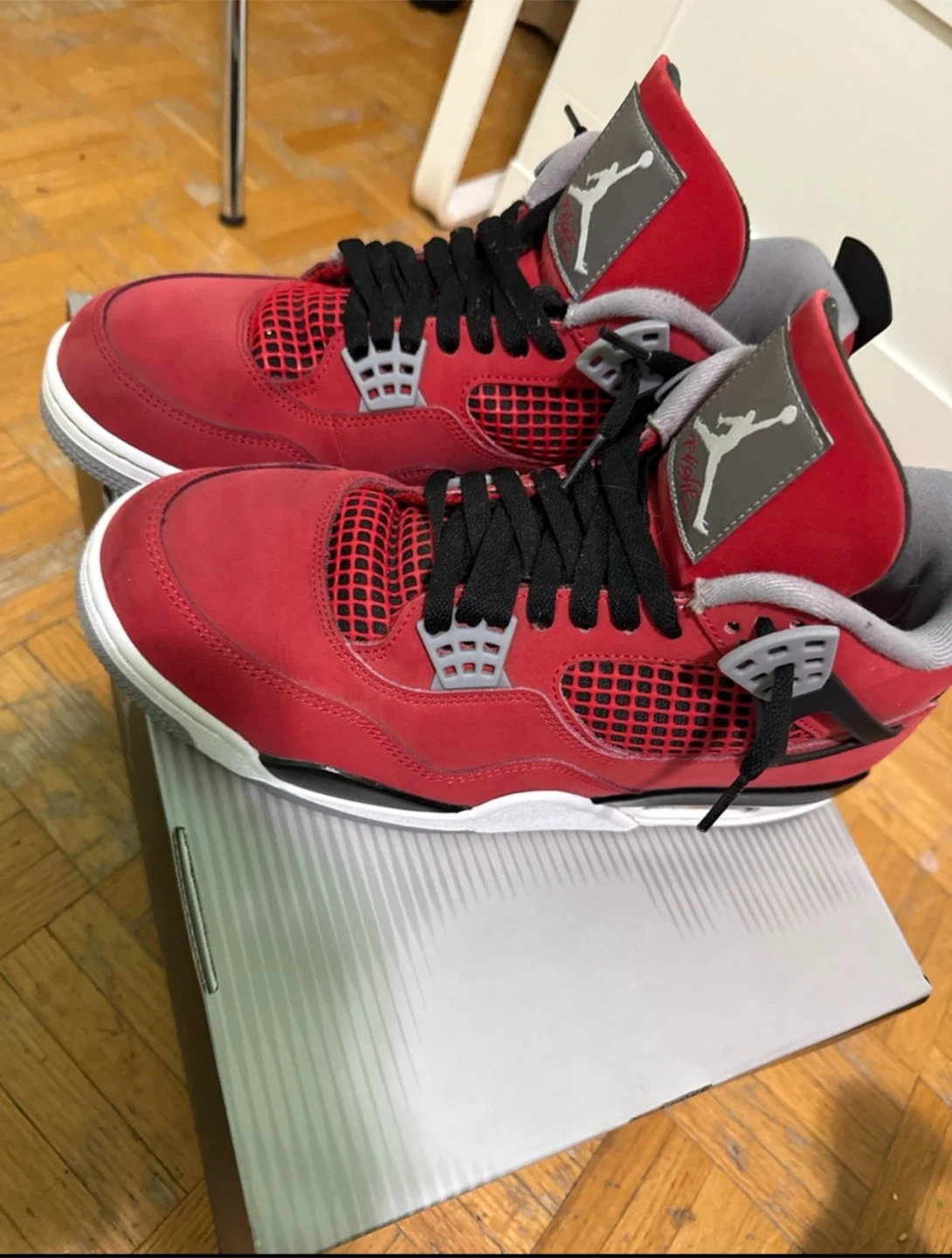 Jordan 4 Retro Toro Bravo TRADE FOR MACBOOK/iphone