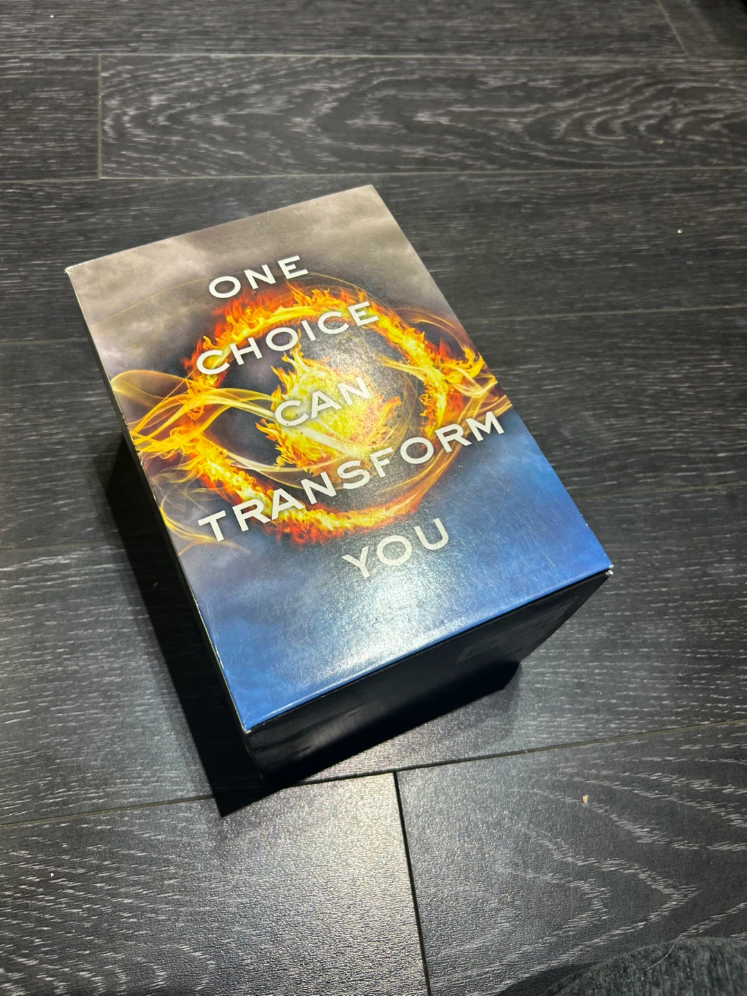 Divergent Hard Cover Box Set - photo 2