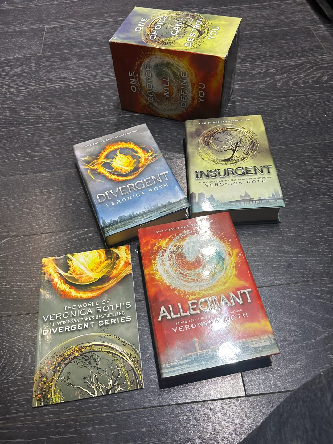 Divergent Hard Cover Box Set - photo 3