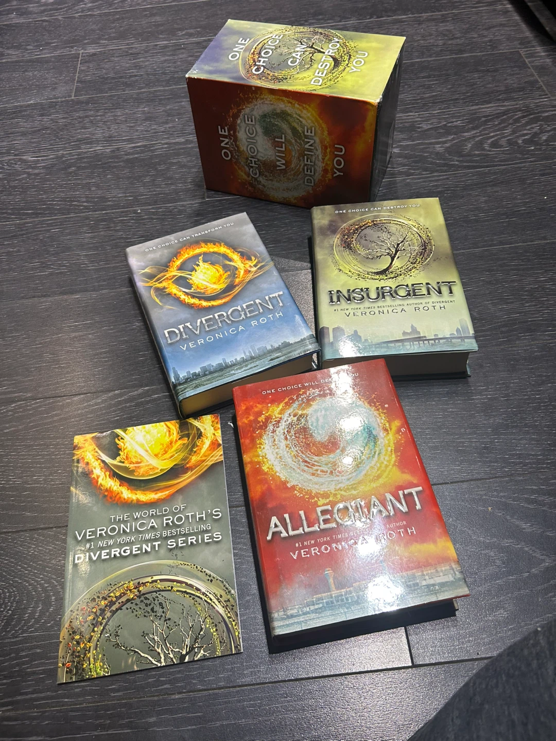 Divergent Hard Cover Box Set - photo 4