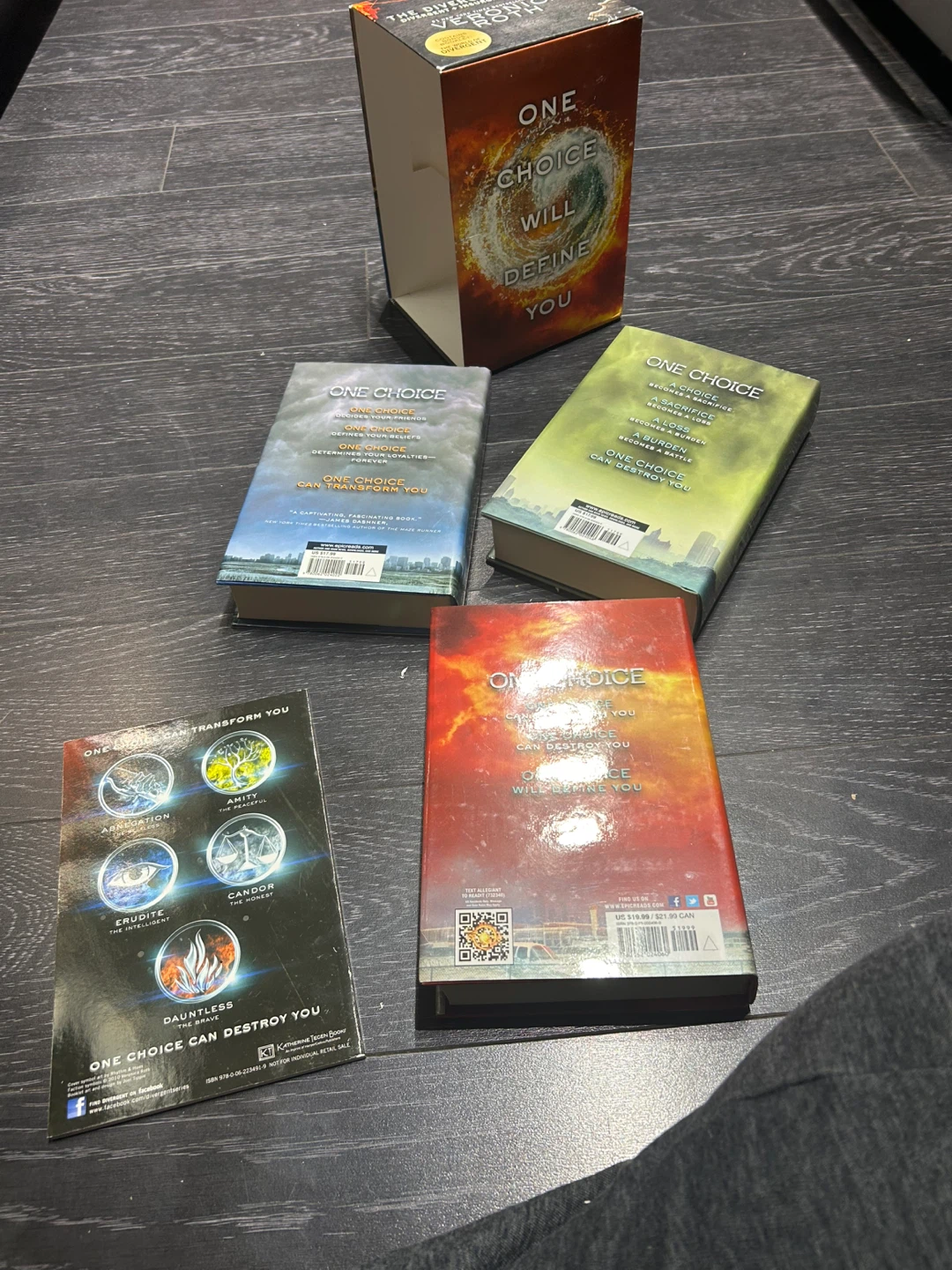 Divergent Hard Cover Box Set - photo 5