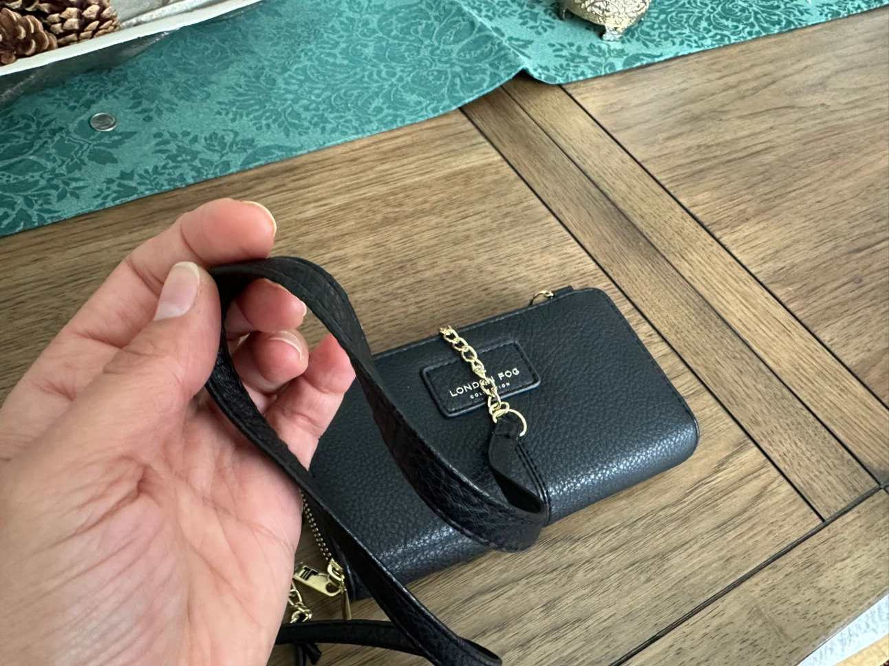 London Fog Black Crossbody Wallet – Fits Phone! - photo 4
