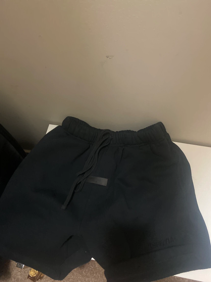 Essentials Fear of God Black shorts