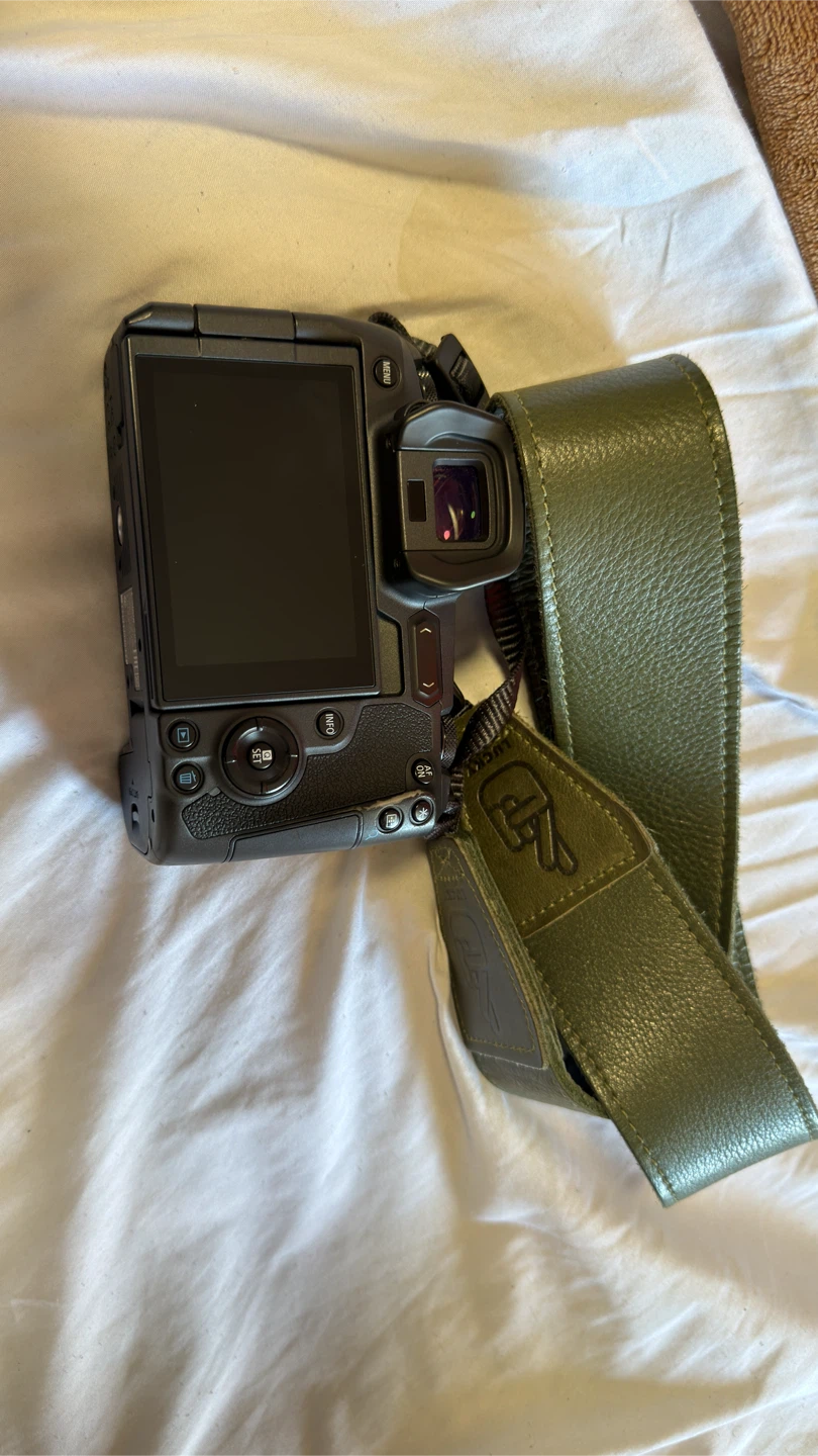 Canon EOS R Mirrorless Camera Body - photo 4