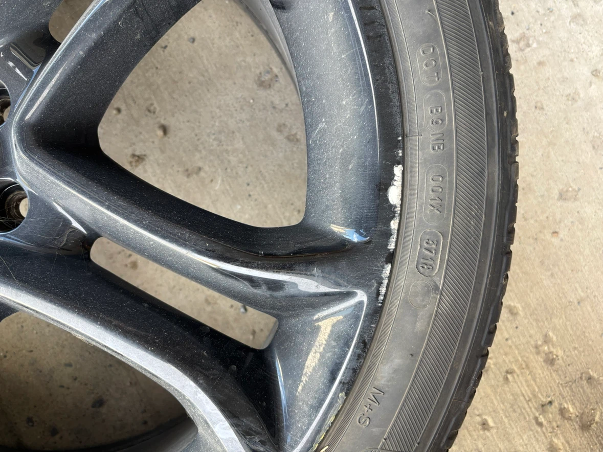 265/40R22 Michelin Tires with Sport Wheels - photo 4